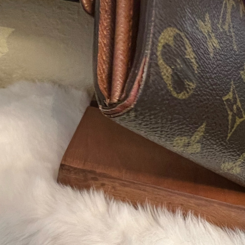 Authentic Louis Vuitton Sarah Monogram Wallet - Picture 6 of 15